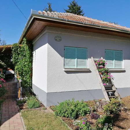 Menta Apartman Мезёкёвешд Экстерьер фото