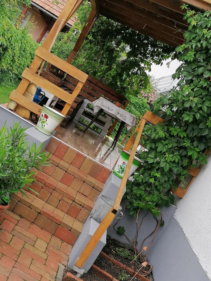 Menta Apartman Мезёкёвешд Экстерьер фото